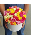 Шляпная коробка с разноцветыми розами Волшебный фонарь