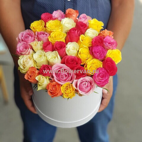 Шляпная коробка с разноцветыми розами Волшебный фонарь