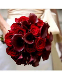 Букет невесты с красными розами "Малиновое вино"